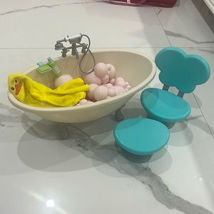 American Girl Bathtub + Shampoo + Soap Bar + Duck Towel + Chair & Leg Rest